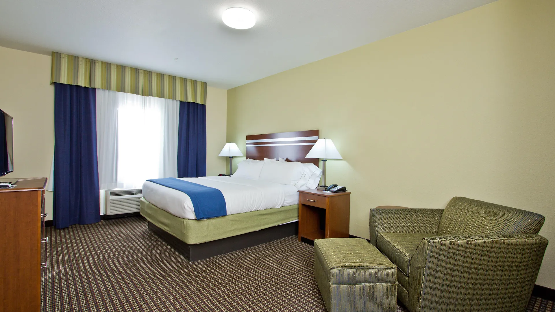Holiday Inn Express And Suites Denver East Peoria Street By Ihg 3*,