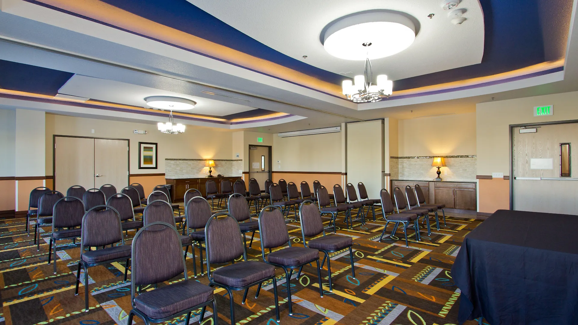 Holiday Inn Express And Suites Denver East Peoria Street By Ihg Hotel